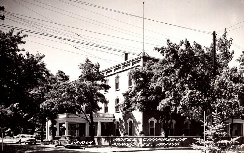 Chippewa Hotel (Hotel Chippewa) - Vintage Postcard (newer photo)